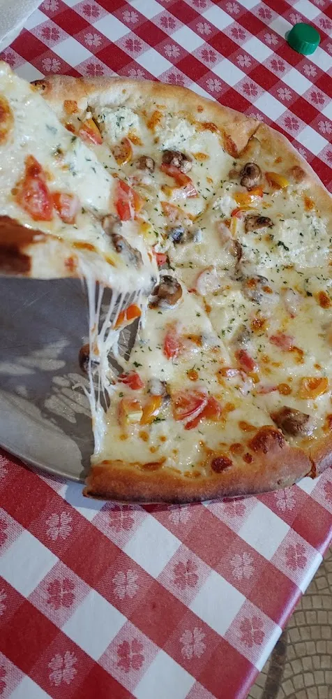 White Pizza with Fresh Tomatoes and Fresh Mushrooms